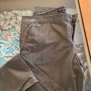 Slim ankle army colored pant.